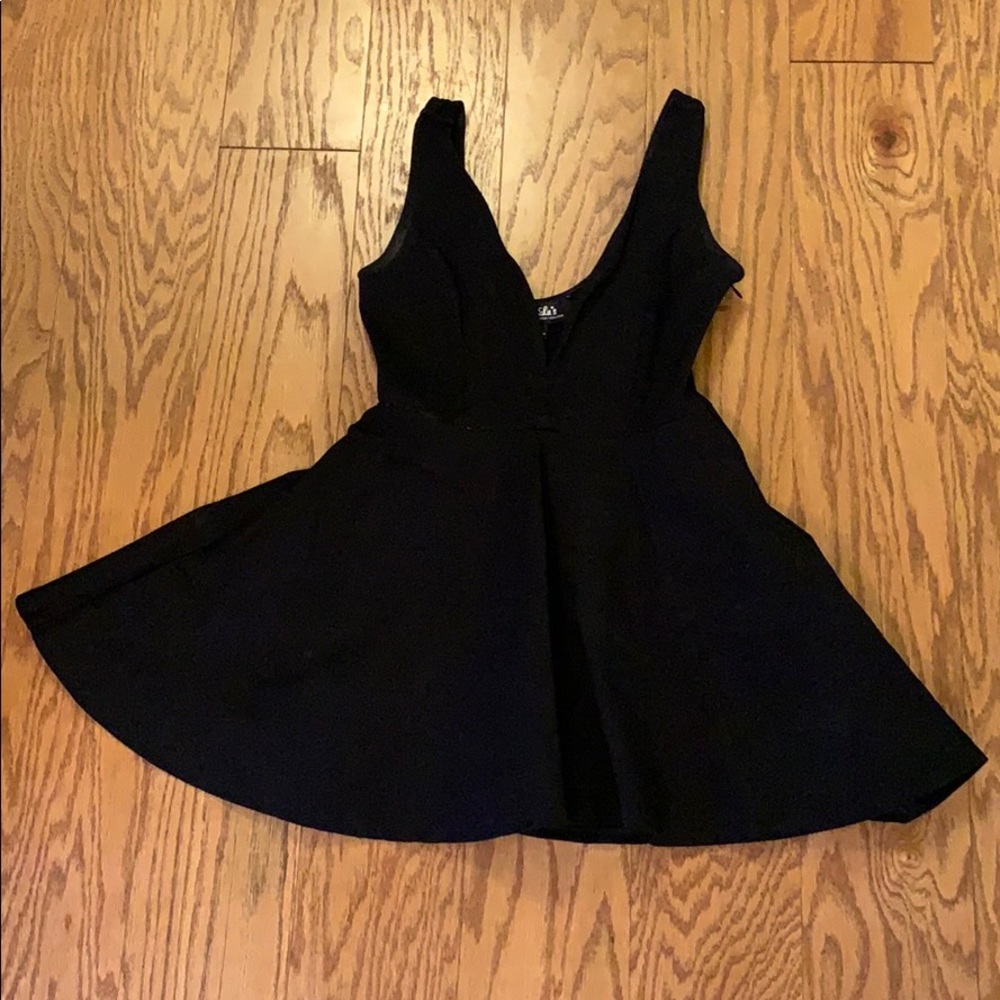 Lulu’s black mini dress